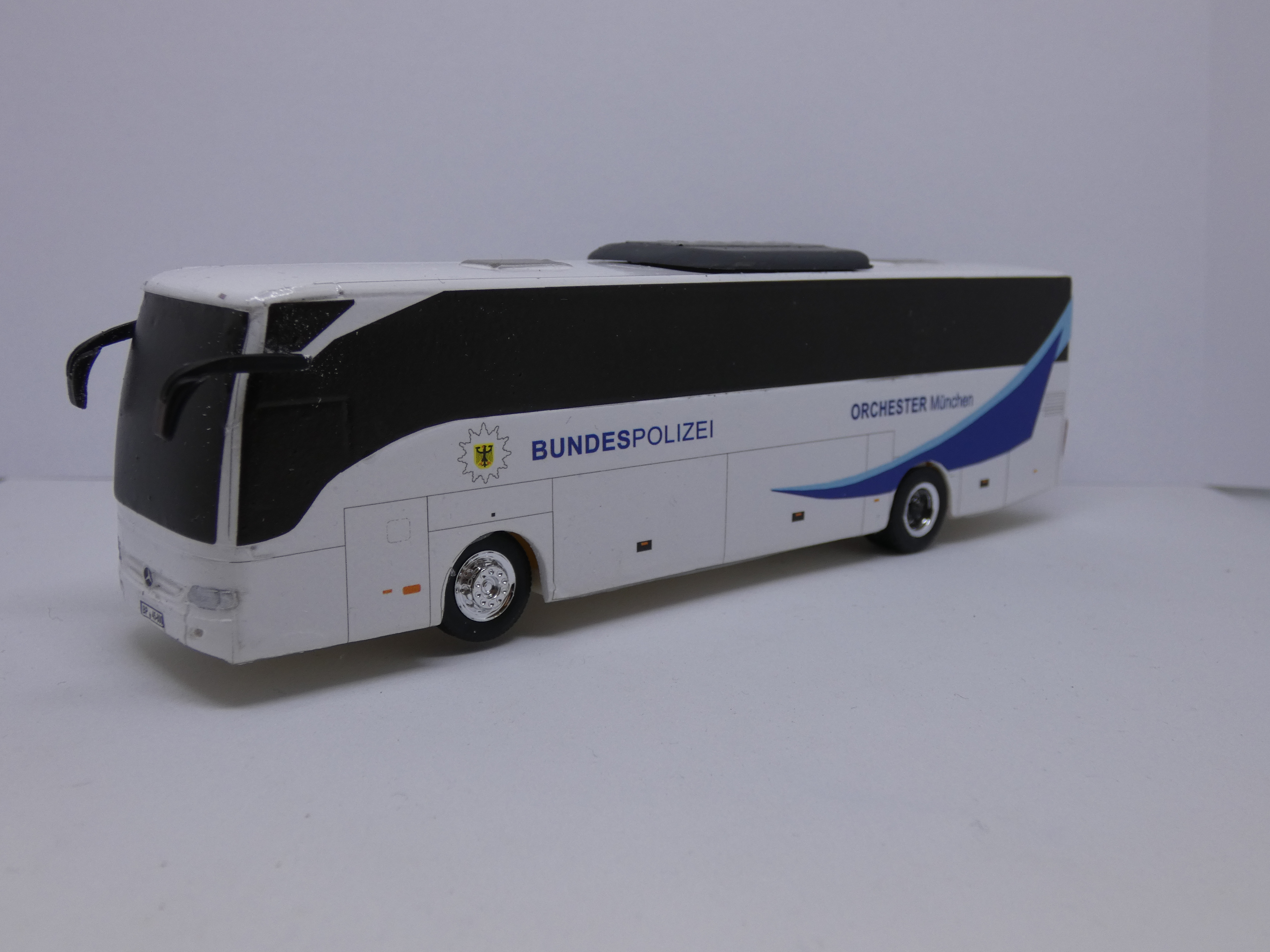 M B Tourismo M1  Reisebus für das Bundespolizeiorchester München